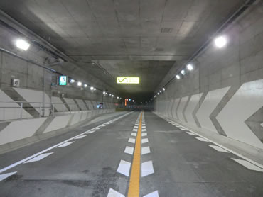 阪神高速　淀川左左岸線トンネル内装塗装工事